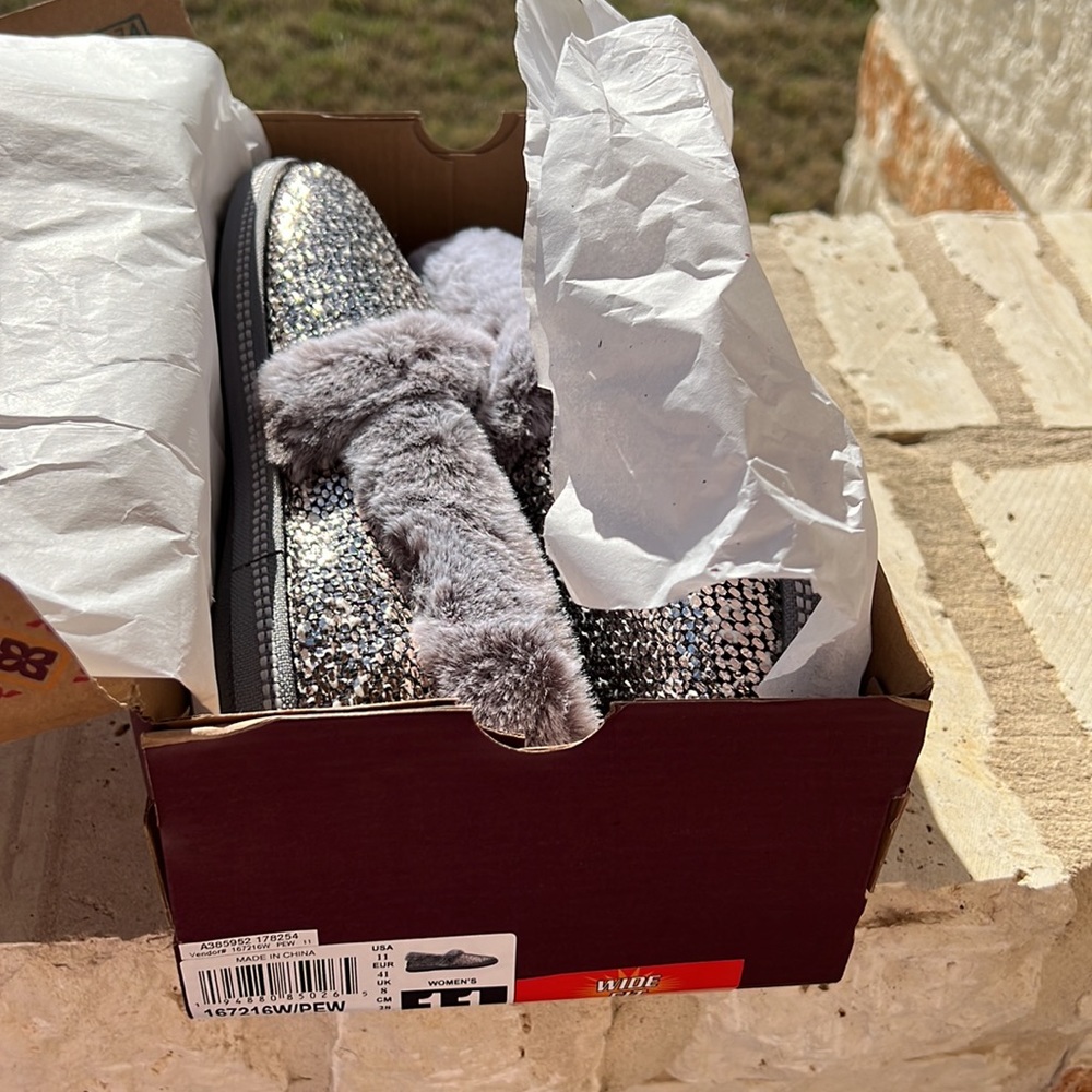 NEW Skechers Women’s Cozy Campfire Dream Glam Pewter Slippers, Size 11 W… - Picture 13 of 13